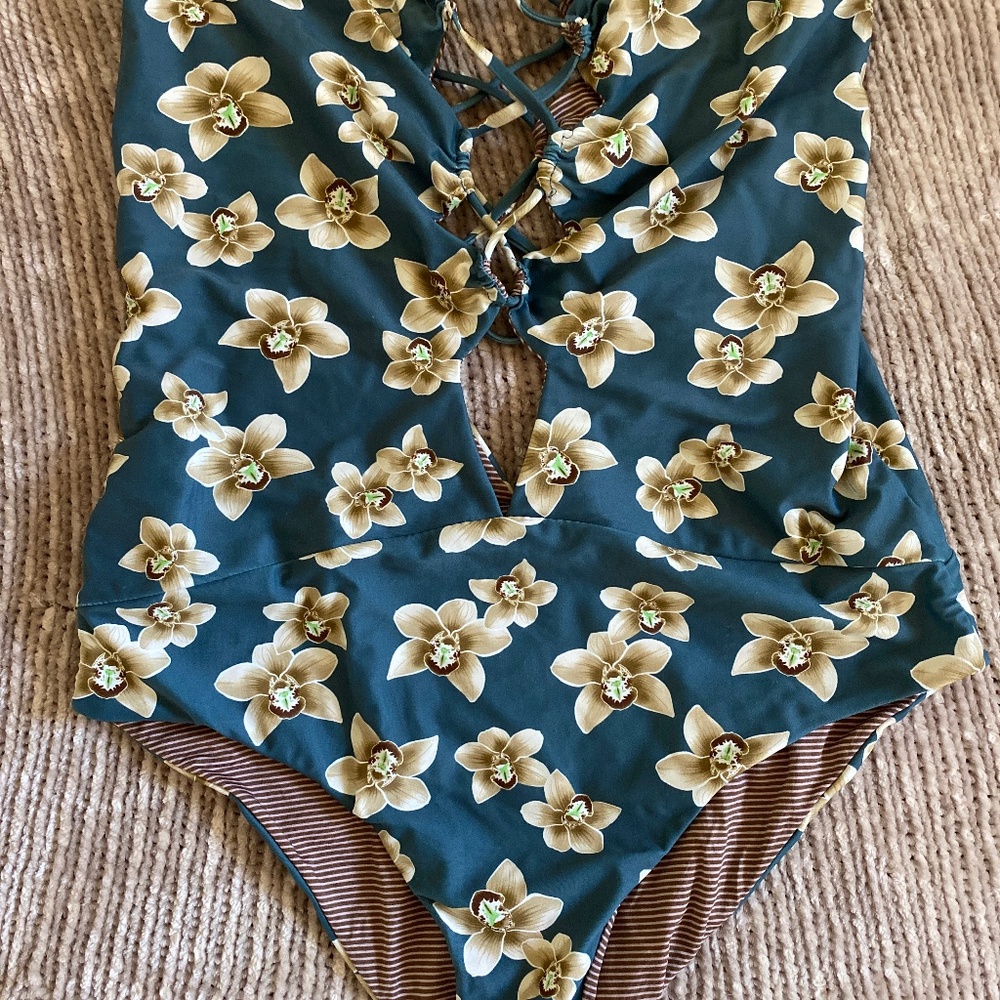 Acacia  Bronx One Piece